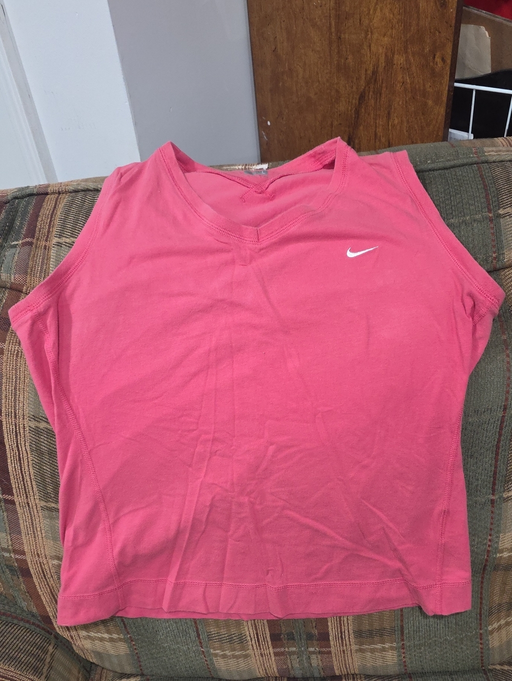 Nike Women’s Coral Pink Athletic Tank Top with Swoosh
